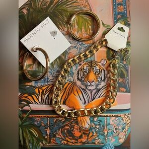 Stylish Gold Hoop Earrings and Chain Necklace Set ✨🤩